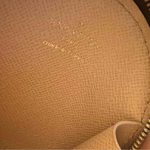 👑✅PRICE FIRM✅ AUTHENTIC Louis Vuitton Monogram Coin Pouch - Picture 9 of 17